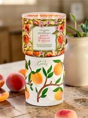 2-PC Vera Bradley X BBW Pedestal with a PEACH BLOSSOM & NECTAR 3-Wick Candle NEW